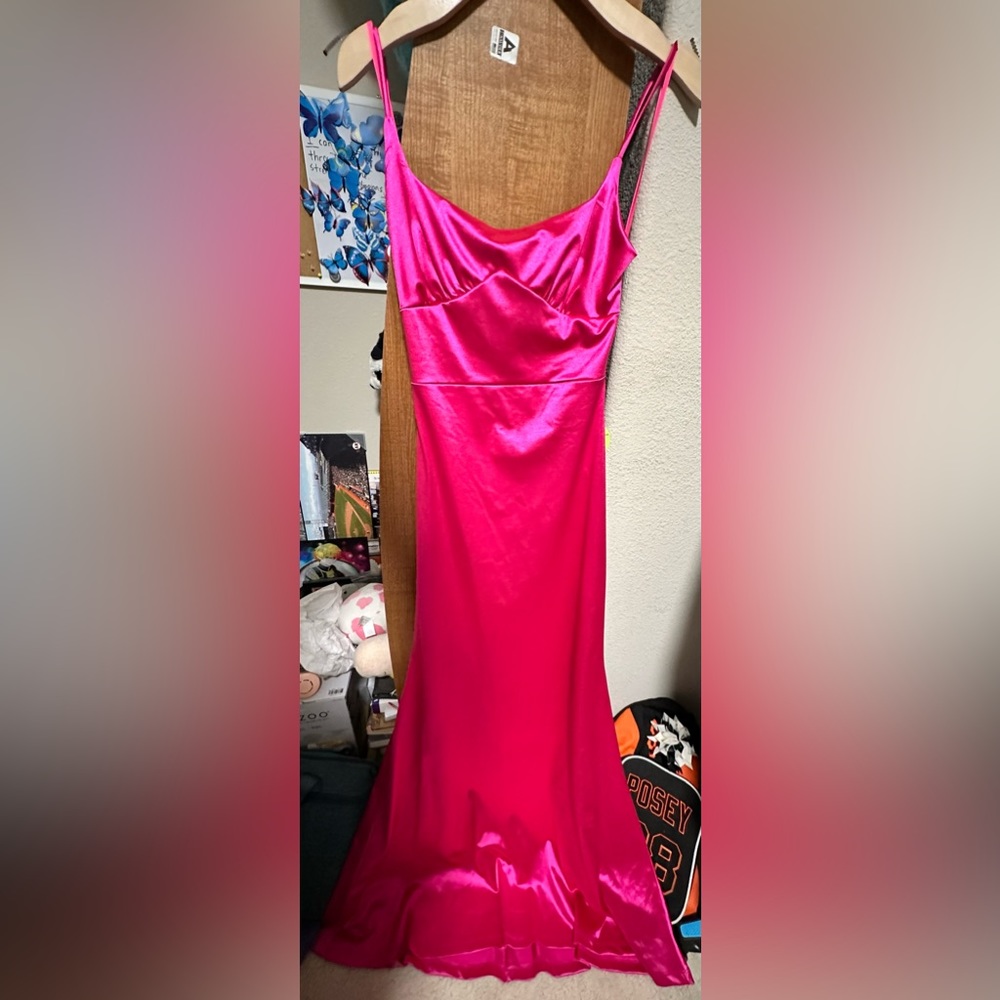 NWT Women’s XL Fuchsia Pink Windsor Maxi Length Gown Tie Back Prom